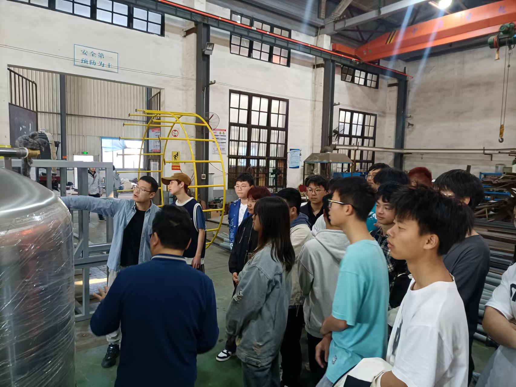 湖南工程学院近200名学生来开云集团_开云(中国)
认知实习