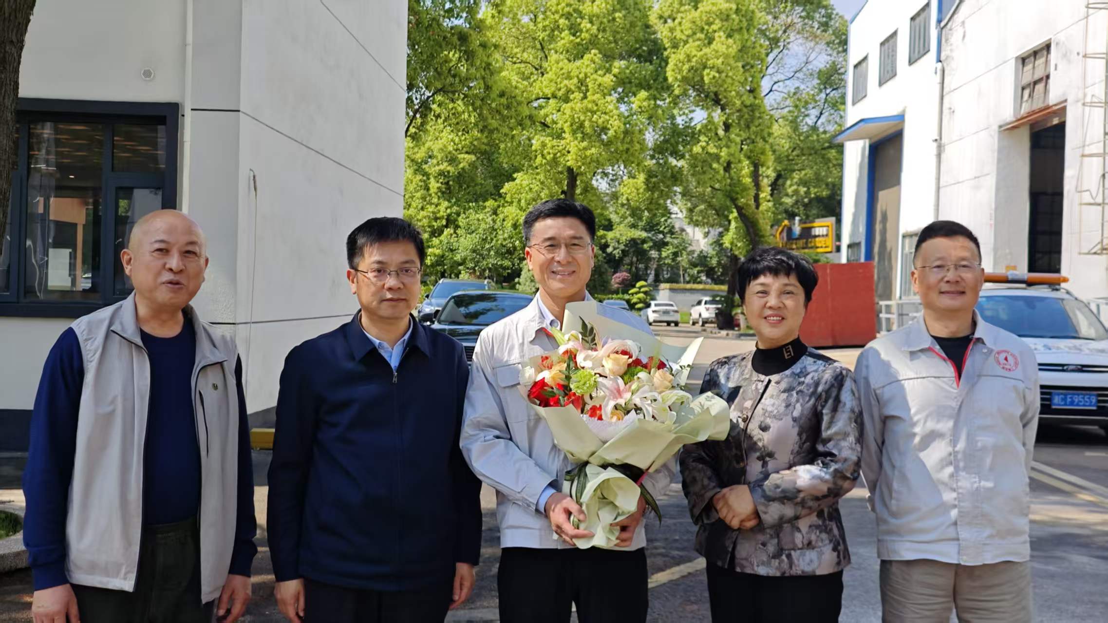 雨湖区区委书记陈小平一行走访开云集团_开云(中国)
公司